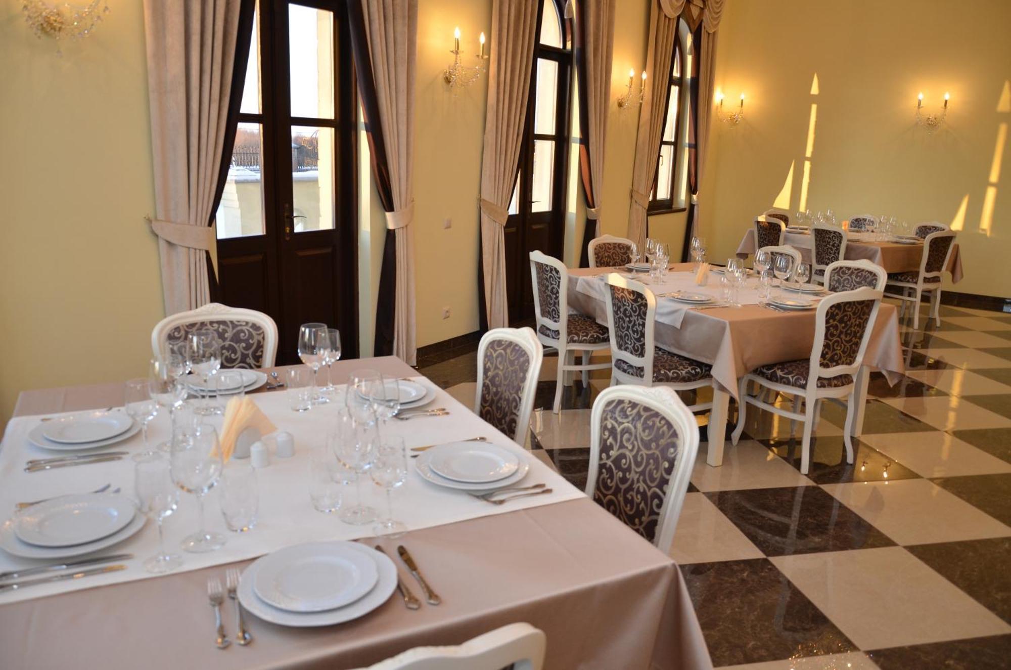 Chateau Royal Hotel Berezovka  Extérieur photo