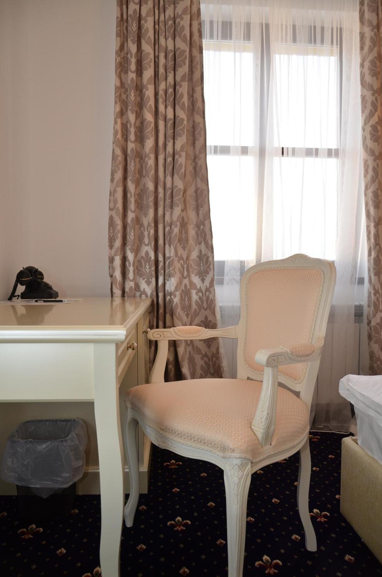 Chateau Royal Hotel Berezovka  Extérieur photo