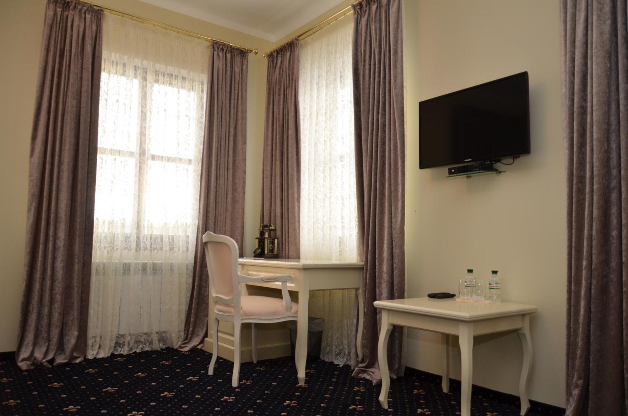 Chateau Royal Hotel Berezovka  Extérieur photo