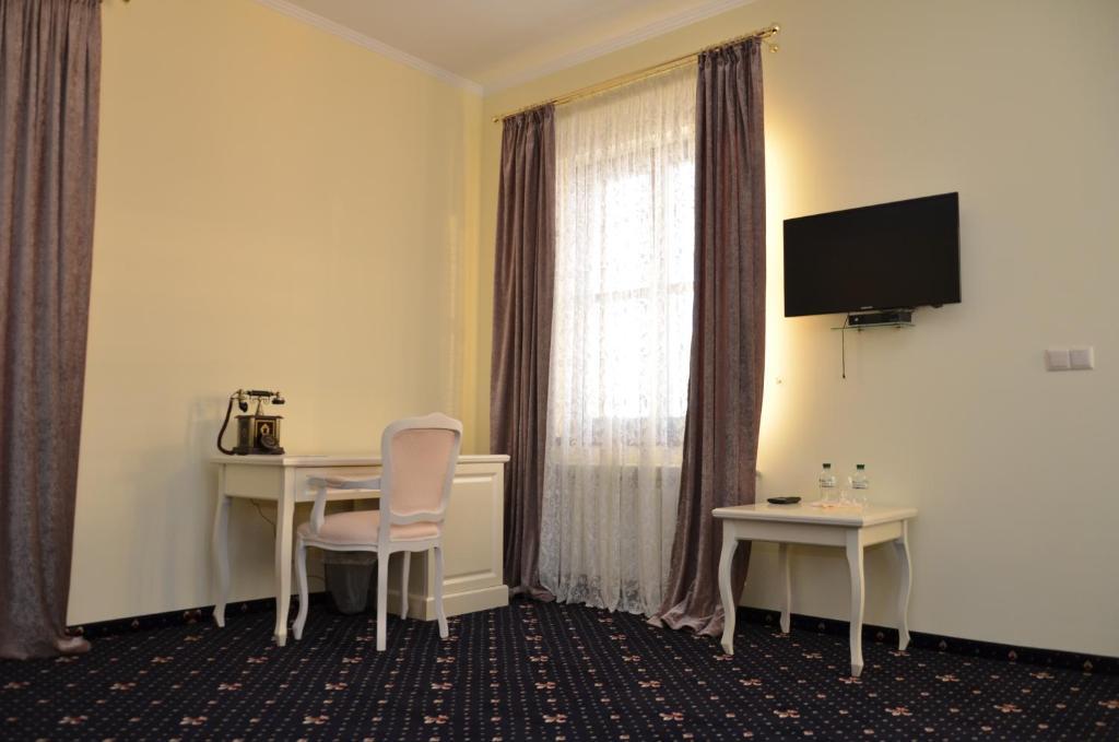 Chateau Royal Hotel Berezovka  Extérieur photo